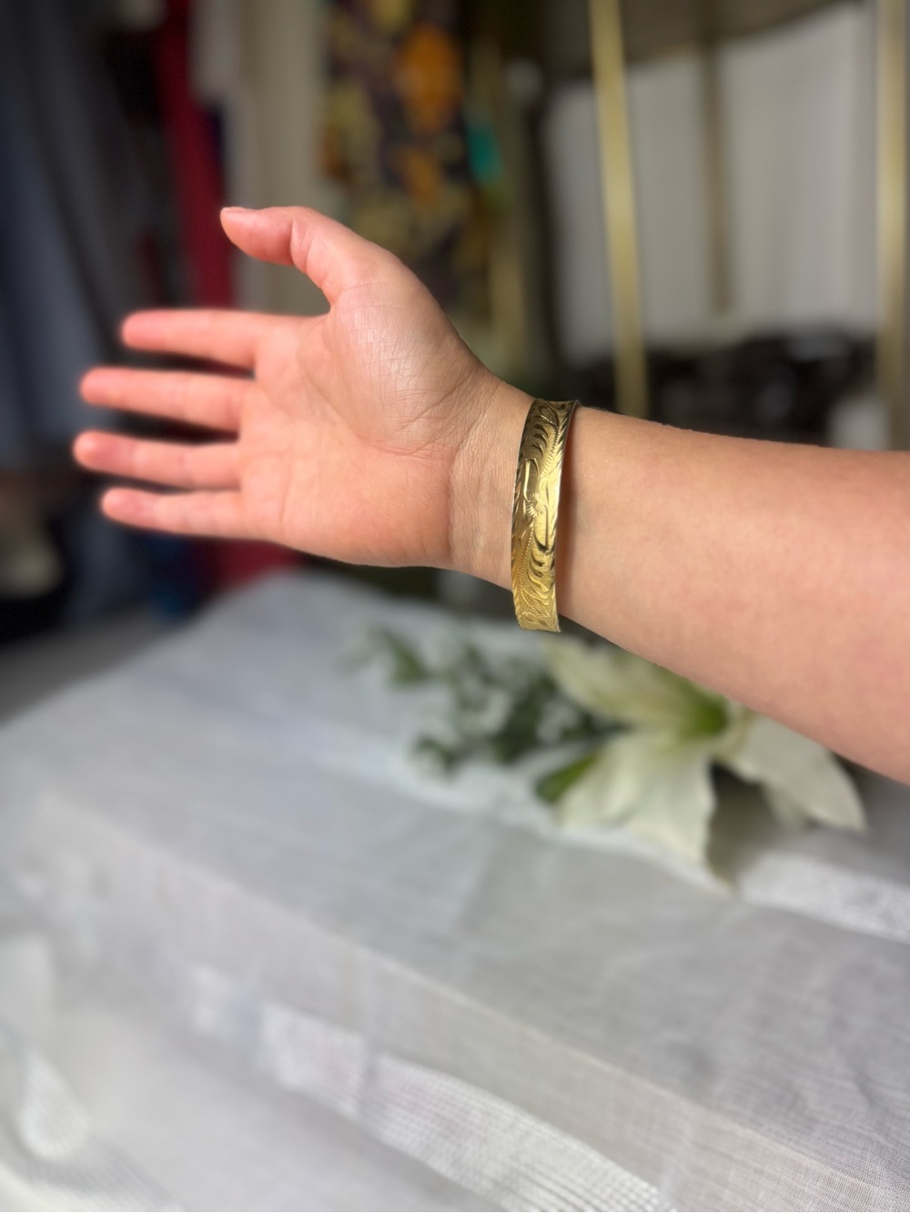 Vintage Mexico gold plate floral etched Engraved Bangle Bracelet - Women Jewelry - Picture 5 of 11